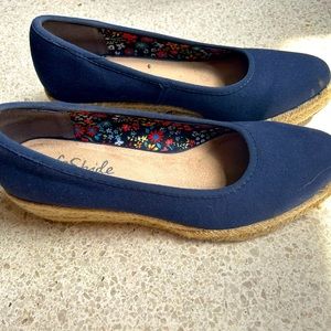 Lifestride epadrilles, only slightly worn and a bit small on me.